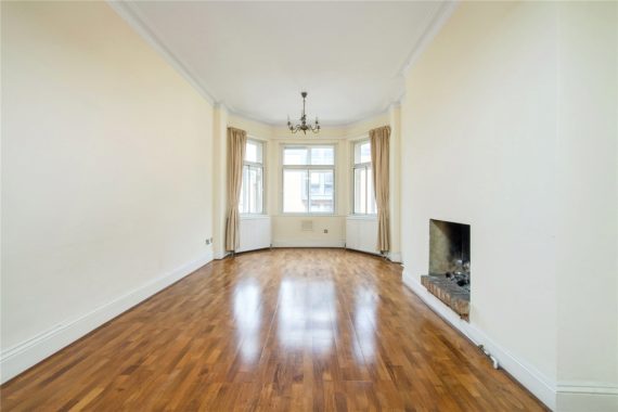 2 bedroom Flat for s...